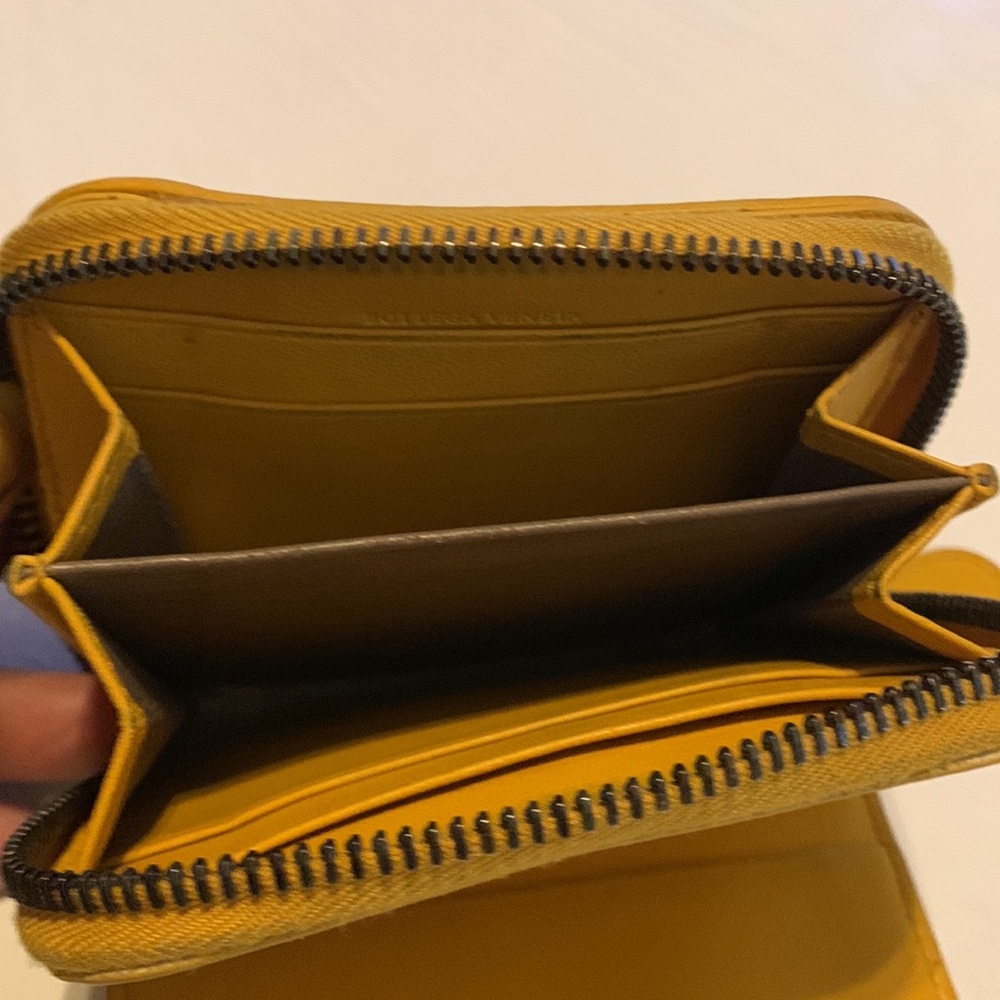 Bottega Veneta compact leather wallet - Picture 6 of 9